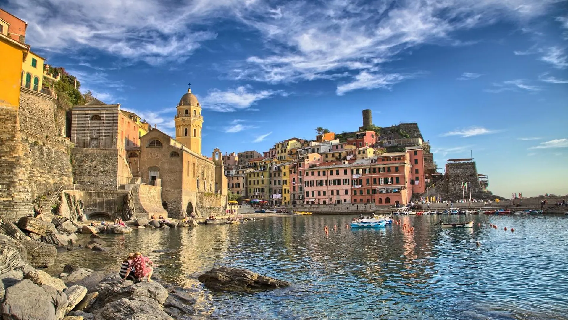 The Vernazza Main Plaza - Rooms & Apartment 0*,