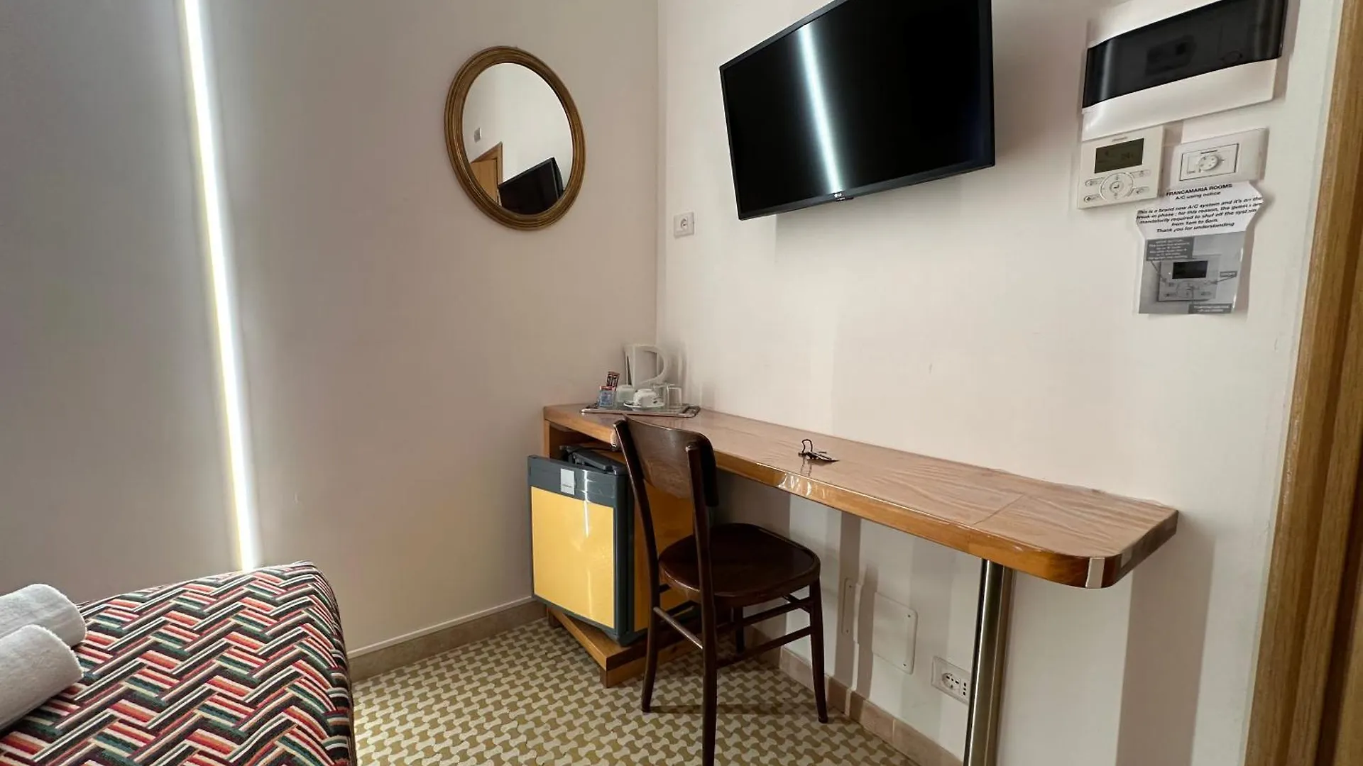 The Vernazza Main Plaza - Rooms & Apartment