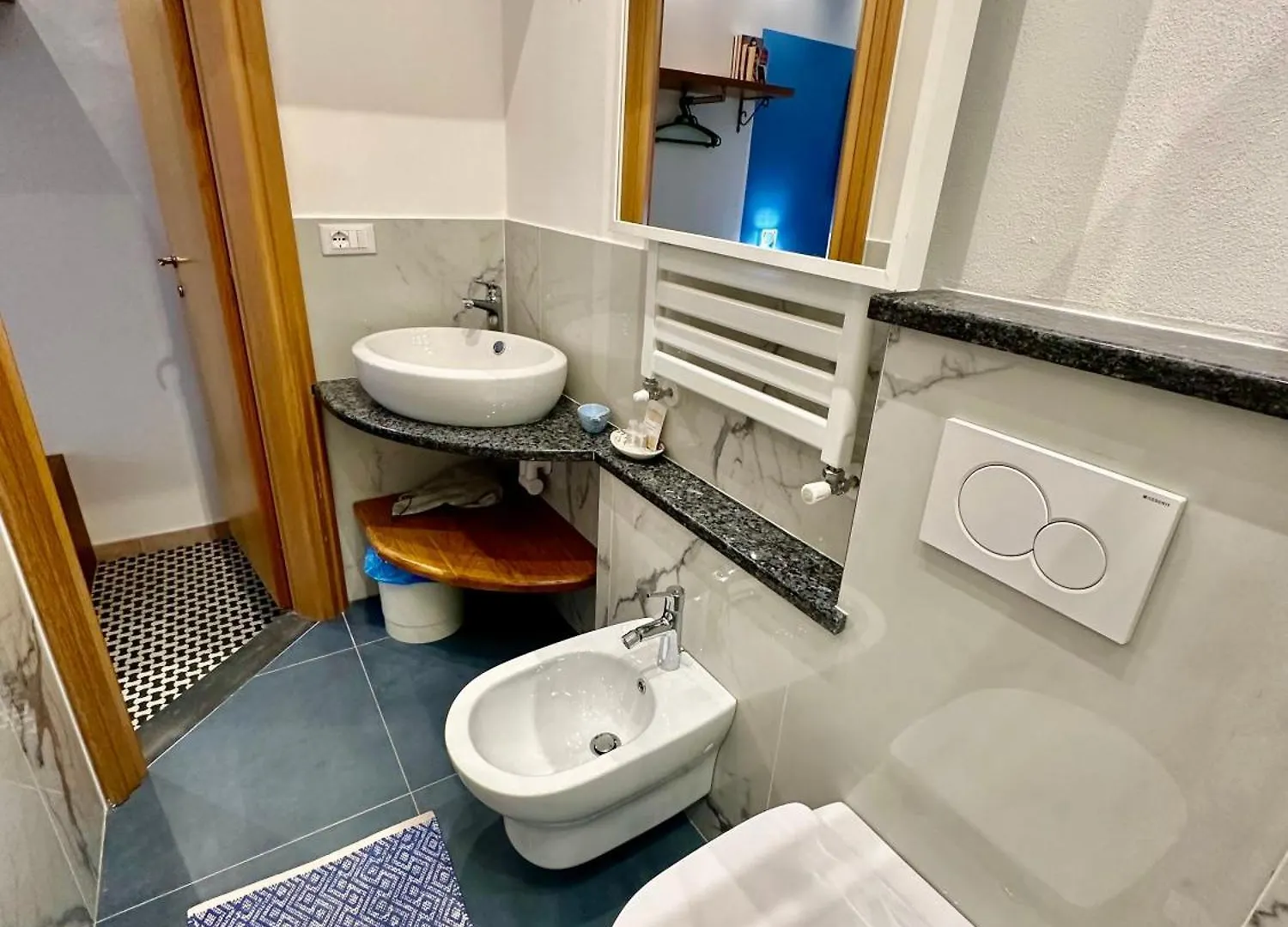 The Vernazza Main Plaza - Rooms & Apartment