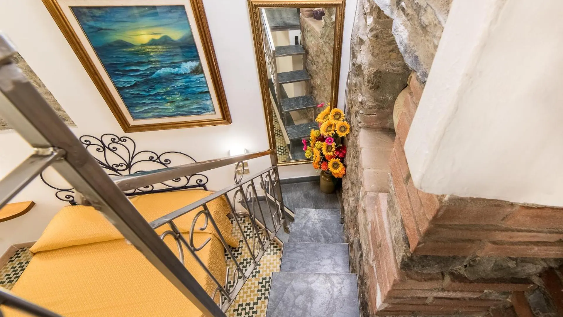 The Vernazza Main Plaza - Rooms & Apartment Guest house